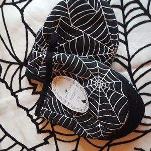 Eastwick Spiderweb Printed Silicone Mini Mitts